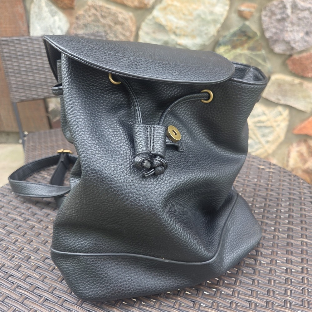 Pebbled Leather G.H. Bass & Co. Black Backpack Heavy Duty Straps Handle Sleek